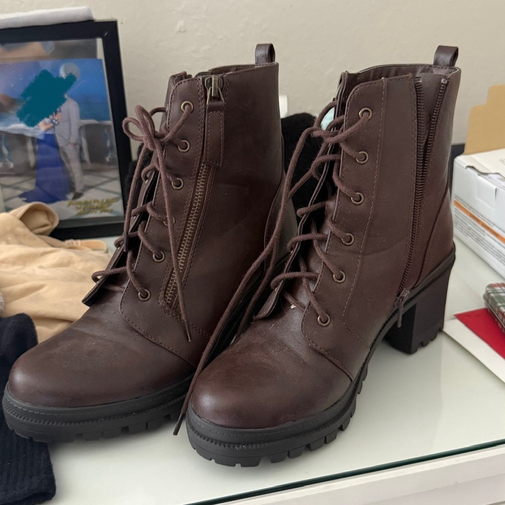 Women's Brown Lace-Up Chunky Heel Boots